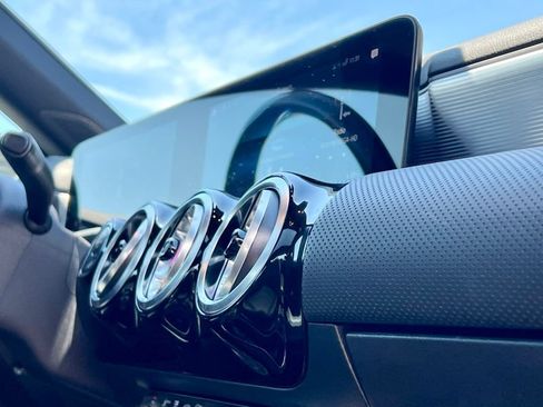 Used 2022 Mercedes-Benz CLA 250 4MATIC image 9