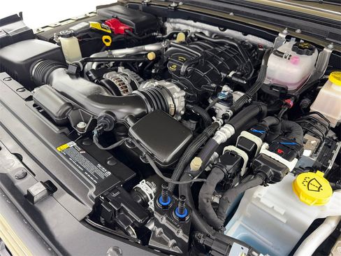 Used 2025 Jeep Gladiator Sport w/ Premium Package image 77