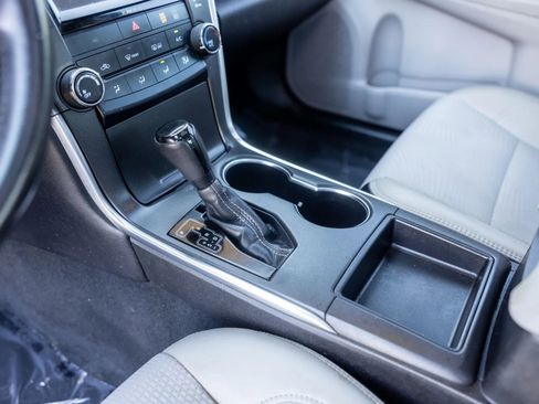Used 2016 Toyota Camry SE image 26