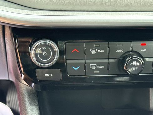 Certified 2025 Jeep Compass Limited AWD/4WD image 24