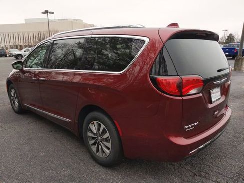 Used 2020 Chrysler Pacifica Touring-L Plus w/ Advanced Safetytec Group image 6