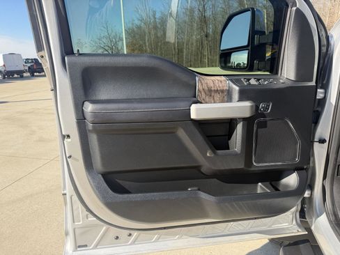 Used 2017 Ford F250 Lariat w/ Lariat Ultimate Package image 10