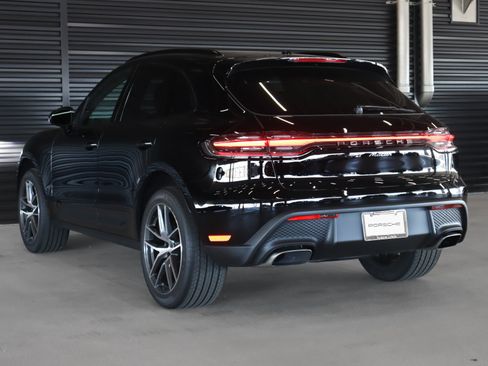 Certified 2026 Porsche Macan AWD/4WD image 3