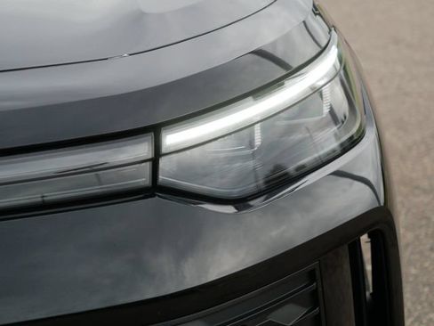 Certified 2025 Volkswagen Tiguan SE AWD/4WD image 10
