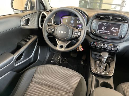 Used 2025 Kia Soul LX w/ LX Technology Package image 32