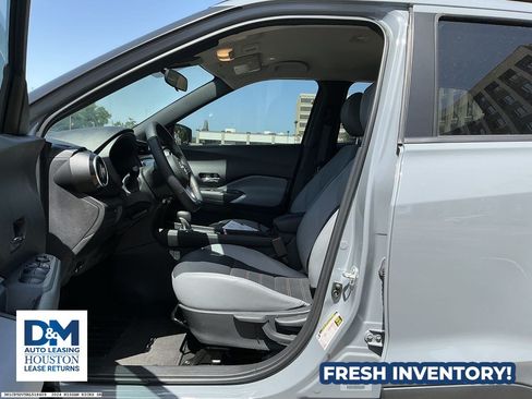 Used 2024 Nissan Kicks SR w/ SR Premium Package FWD image 8