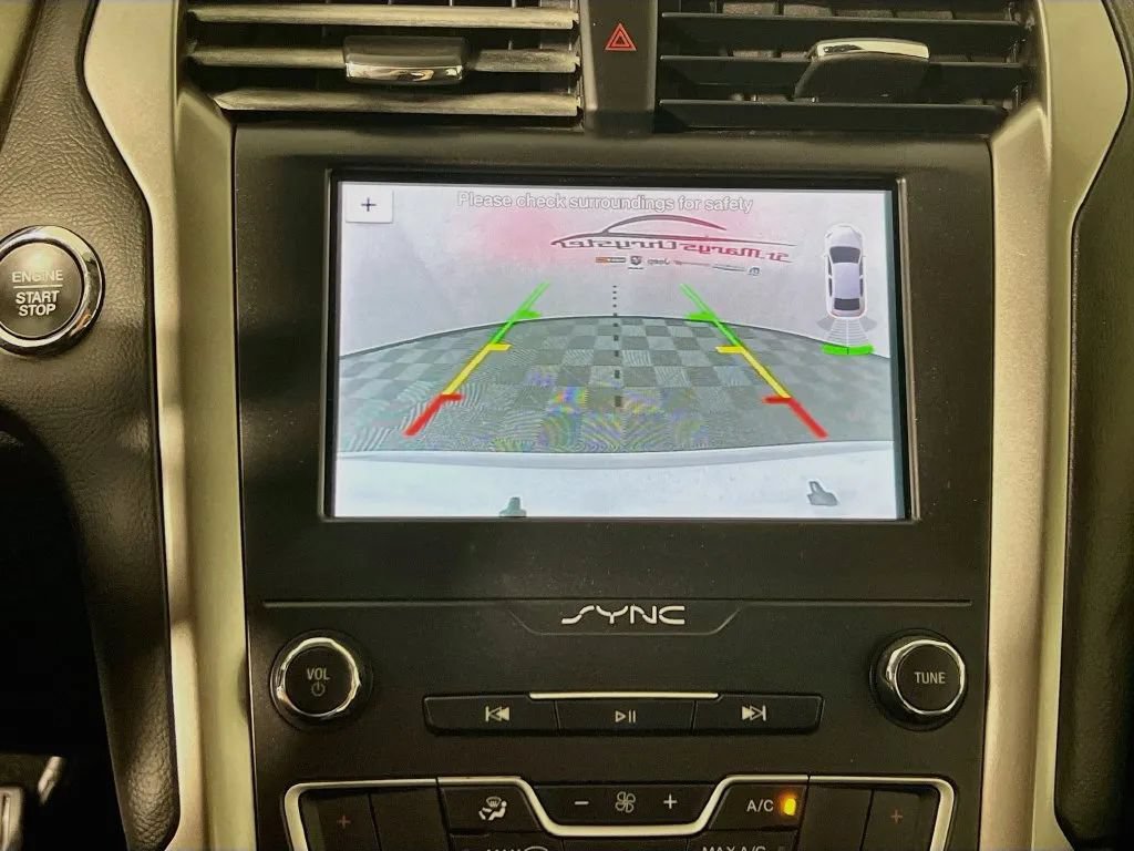 Used 2019 Ford Fusion SE FWD image 15