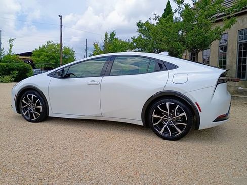 Used 2023 Toyota Prius Prime FWD image 8