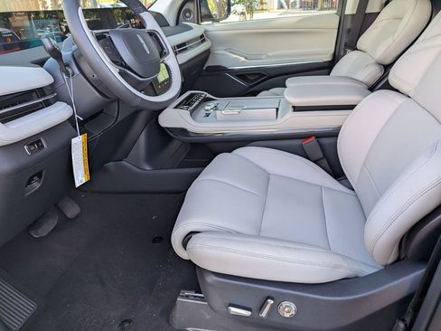 New 2026 Lincoln Navigator Reserve AWD/4WD image 15
