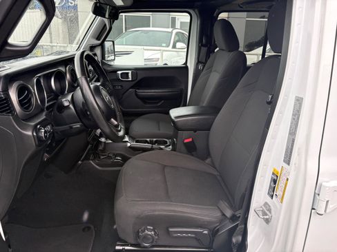 Used 2022 Jeep Wrangler Unlimited Sport AWD/4WD image 16