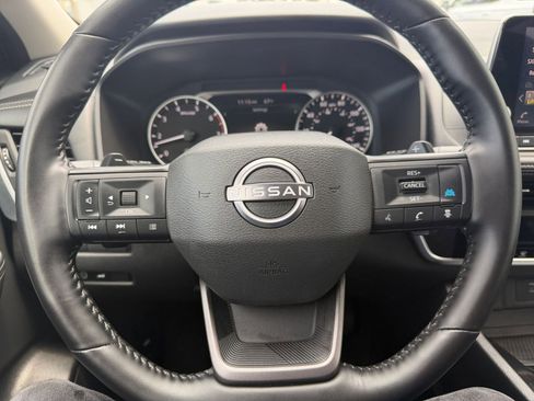 Used 2025 Nissan Rogue SV FWD image 30