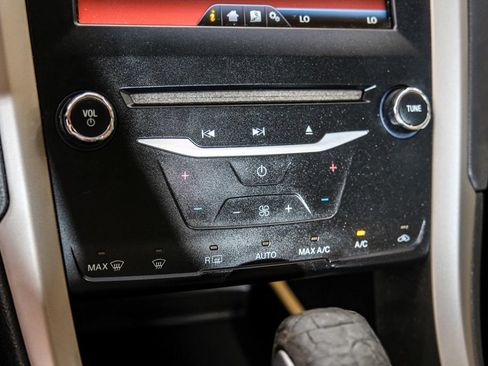 Used 2014 Ford Fusion SE FWD image 28