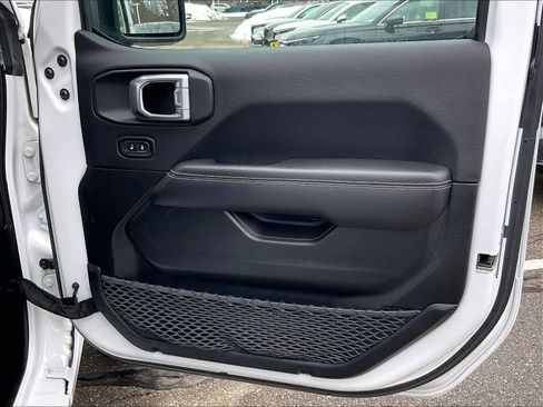 Used 2022 Jeep Wrangler Unlimited Sahara w/ Cold Weather Group image 12