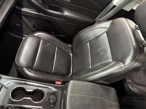 Used 2018 Chevrolet Traverse LT FWD image 16