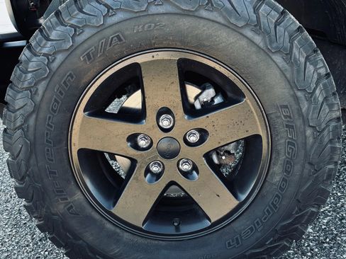 Used 2017 Jeep Wrangler Sport image 20