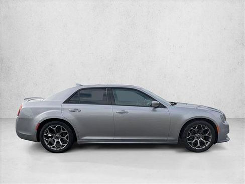 Used 2018 Chrysler 300 S w/ 300S Premium Group image 4