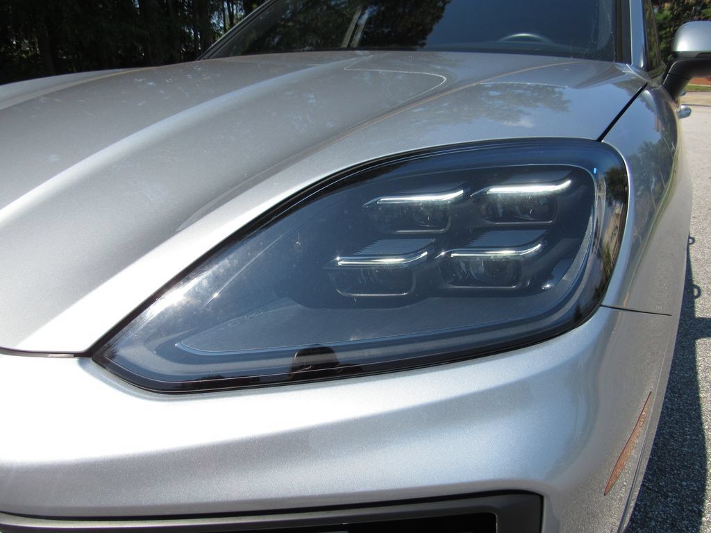 Certified 2025 Porsche Cayenne E-Hybrid AWD/4WD image 11