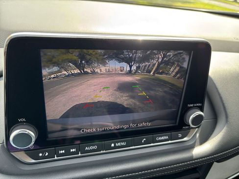 Used 2025 Nissan Rogue SV image 20