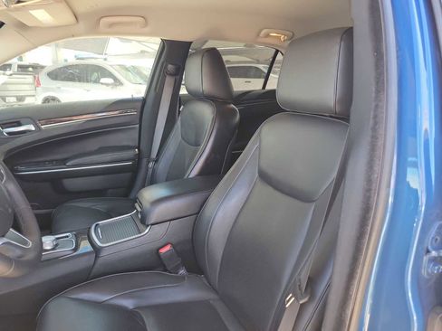 Used 2022 Chrysler 300 Touring L w/ Comfort Group image 6