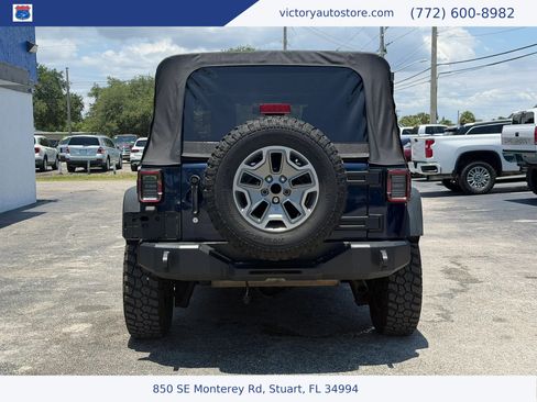 Used 2013 Jeep Wrangler Unlimited Rubicon w/ Connectivity Group AWD/4WD image 4
