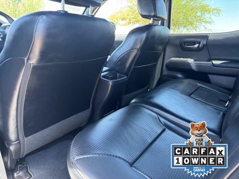 Used 2018 Toyota Tacoma TRD Off-Road AWD/4WD image 17