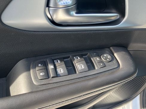 New 2026 Chrysler Pacifica Limited image 18