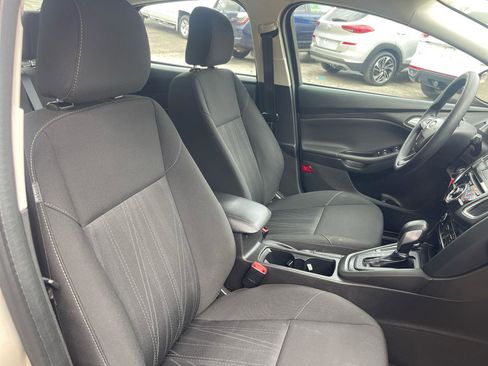 Used 2017 Ford Focus SEL FWD image 19
