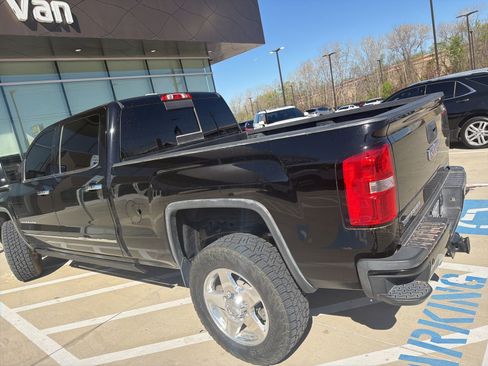 Used 2015 GMC Sierra 2500 Denali w/ Duramax Plus Package image 5