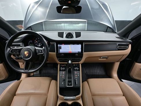 Used 2022 Porsche Macan Base image 29