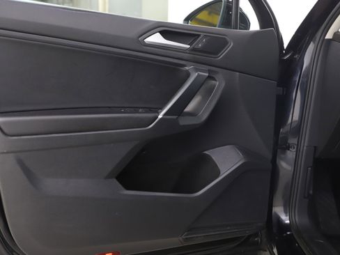 Used 2020 Volkswagen Tiguan SE image 19