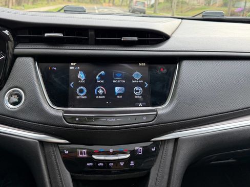 Used 2018 Cadillac XT5 Luxury image 14