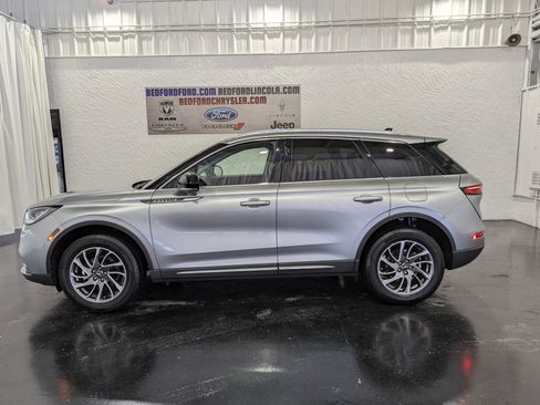 Used 2022 Lincoln Corsair AWD w/ Equipment Group 101A image 2