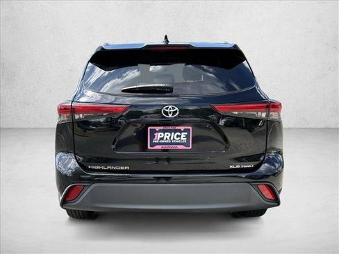 Used 2020 Toyota Highlander XLE AWD/4WD image 6
