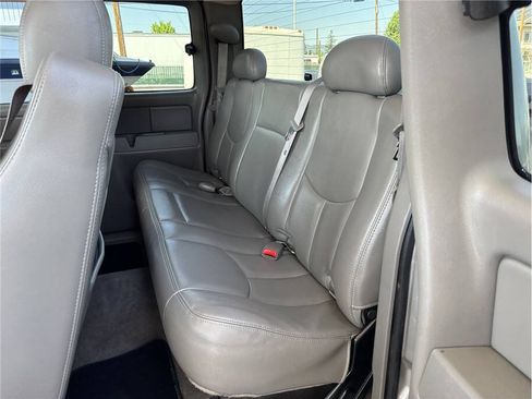Used 2006 Chevrolet Silverado 1500 LT w/ Onstar Plus Package AWD/4WD image 13