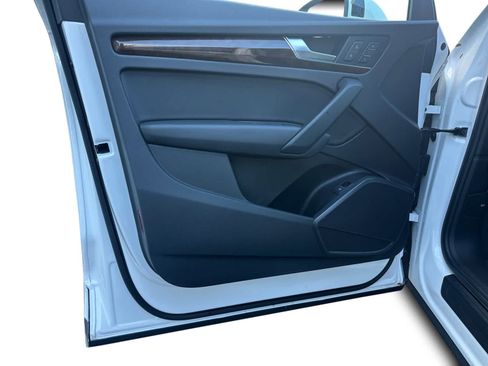 Used 2020 Audi Q5 2.0T Premium w/ Convenience Package image 16