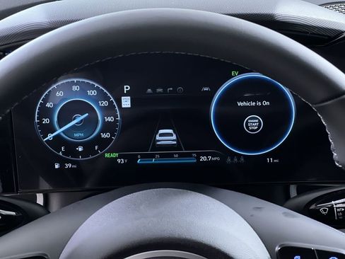 New 2025 Hyundai Elantra Limited image 16