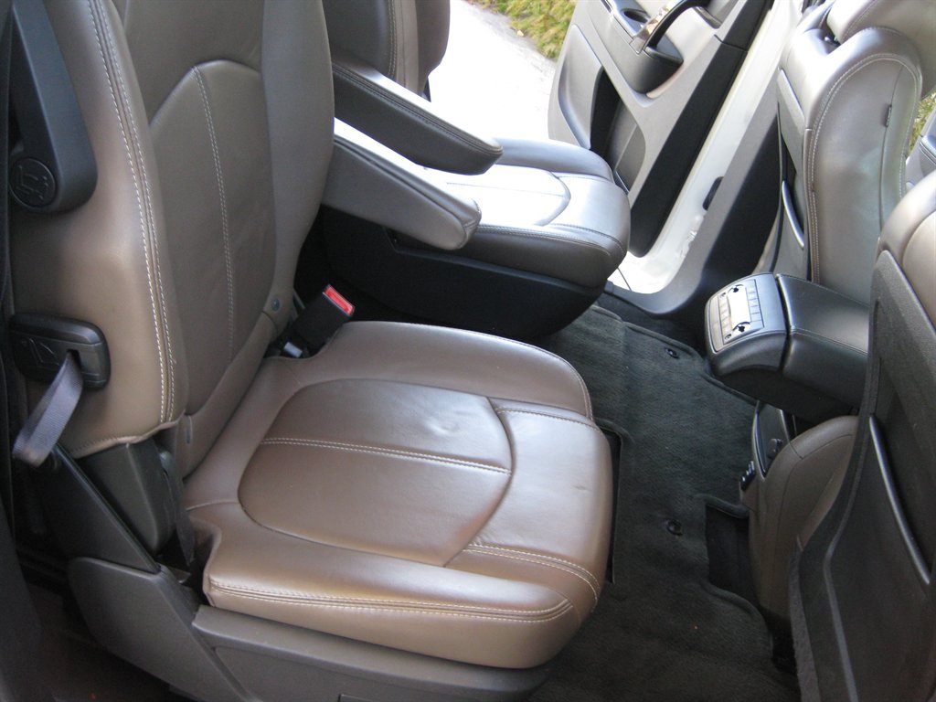 Used 2015 GMC Acadia SLT w/ Open Road Package FWD image 34