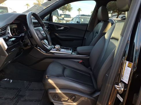 Used 2023 Audi Q7 Premium w/ Towing Package image 12
