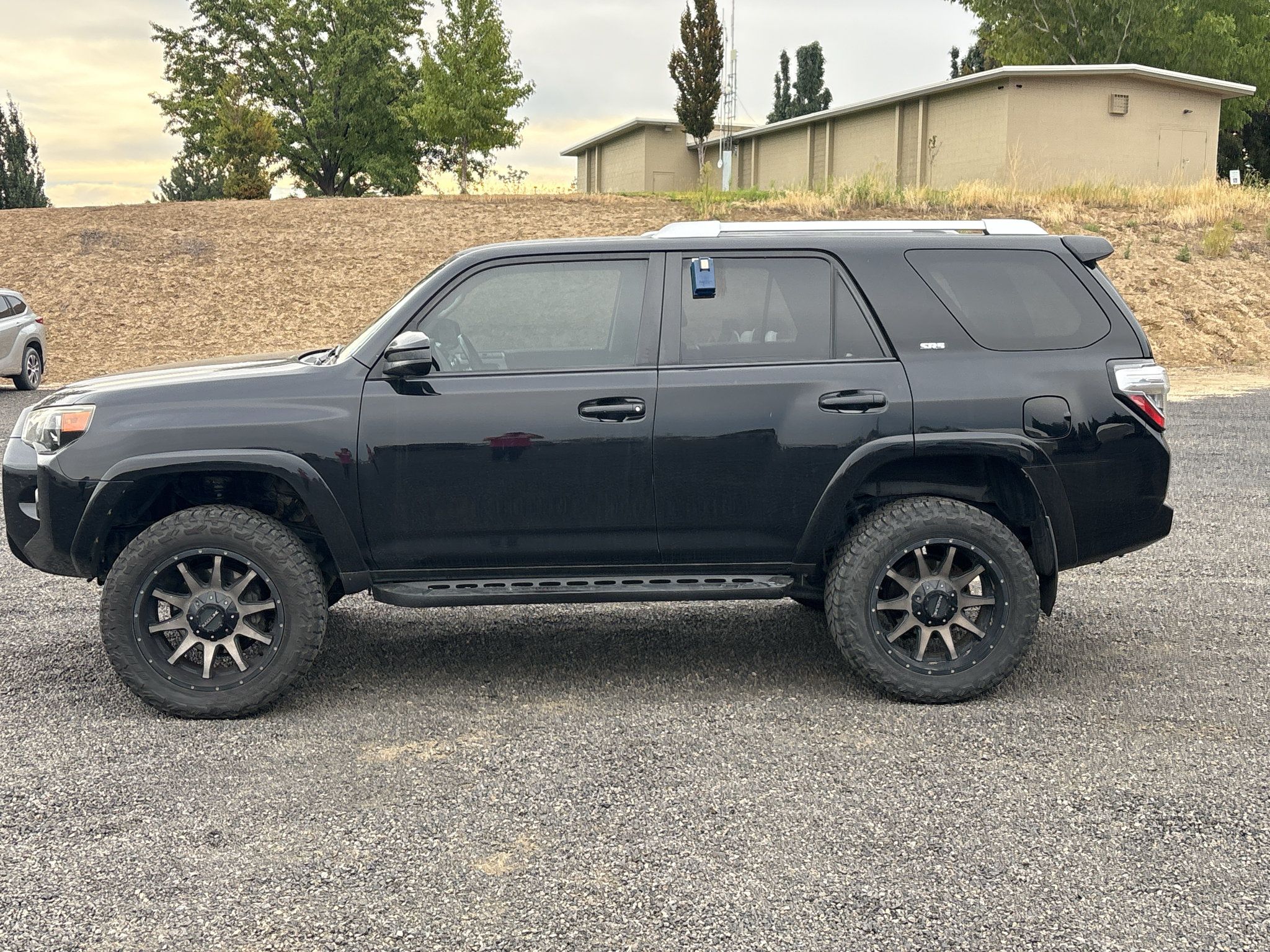 Used 2014 Toyota 4Runner SR5 AWD/4WD image 8