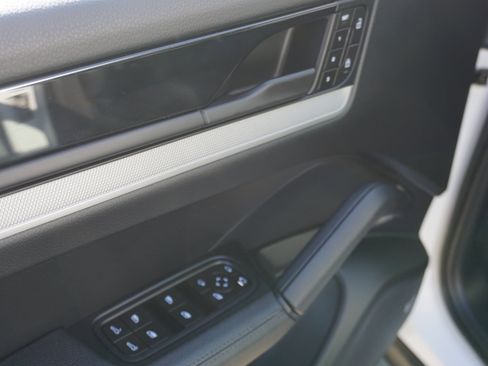 Certified 2025 Porsche Cayenne Coupe AWD/4WD image 13