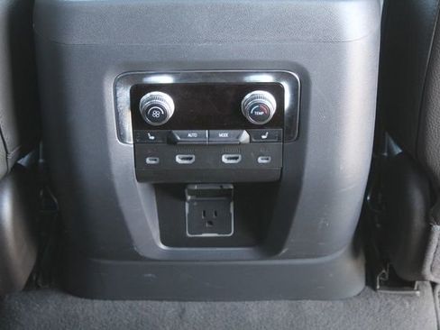 Used 2024 GMC Yukon Denali w/ Advanced Technology Package AWD/4WD image 22