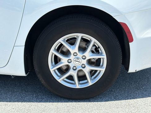 Used 2023 Chrysler Pacifica Touring-L FWD image 19