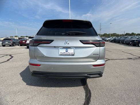 Used 2025 Mitsubishi Outlander ES image 10