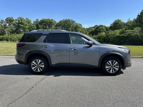 Certified 2025 Nissan Pathfinder SL AWD/4WD image 10