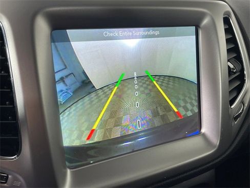 Used 2018 Jeep Compass Latitude w/ Popular Equipment Group image 9