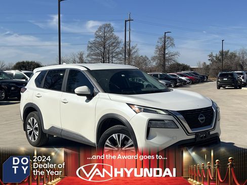 Used 2023 Nissan Rogue SV image 1