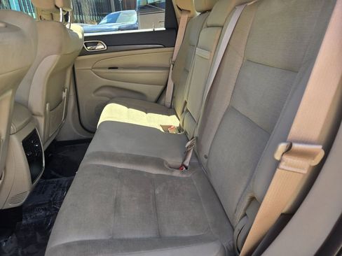 Used 2017 Jeep Grand Cherokee Laredo w/ Quick Order Package 23E image 19