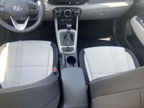 New 2025 Hyundai Venue SEL image 9