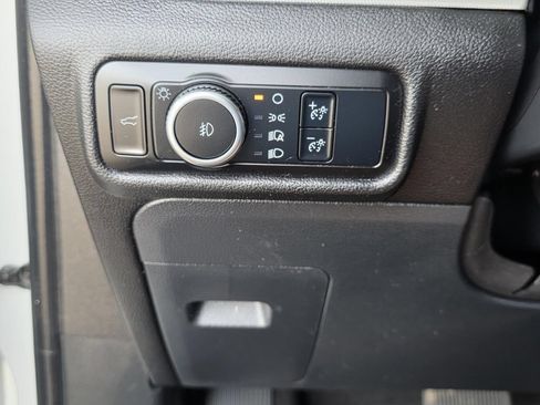 Used 2024 Ford Explorer XLT w/ Equipment Group 202A RWD image 29