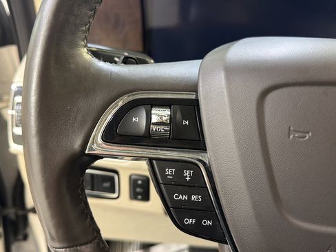 Used 2019 Lincoln Navigator Select w/ Cargo Package AWD/4WD image 24
